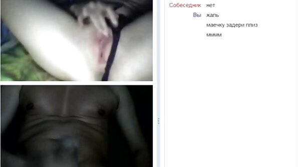 Bruneta cu fundul mare se masturbeaza seducator intr-un video VR fierbinte