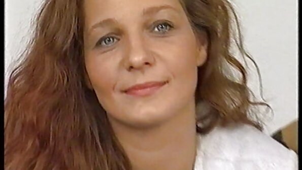 O milf uimitoare învață un tânăr herghelie cum să ia dracu cu o femeie excitată